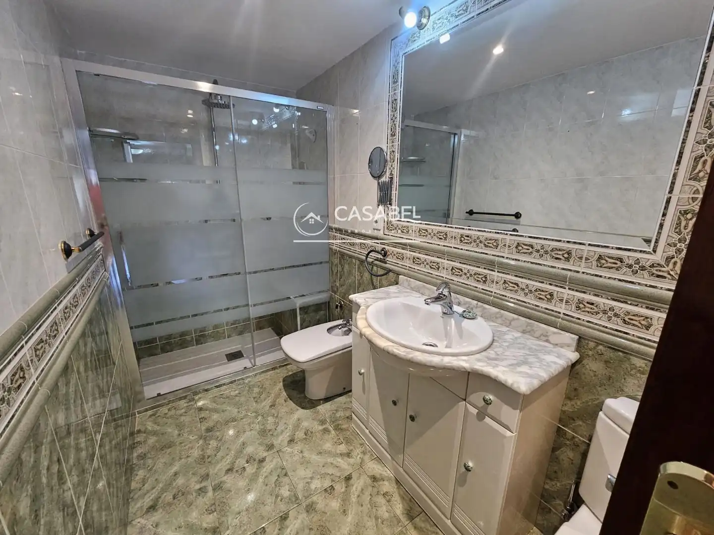 Bathroom of Attic for sale in Córdoba  with Air Conditioner