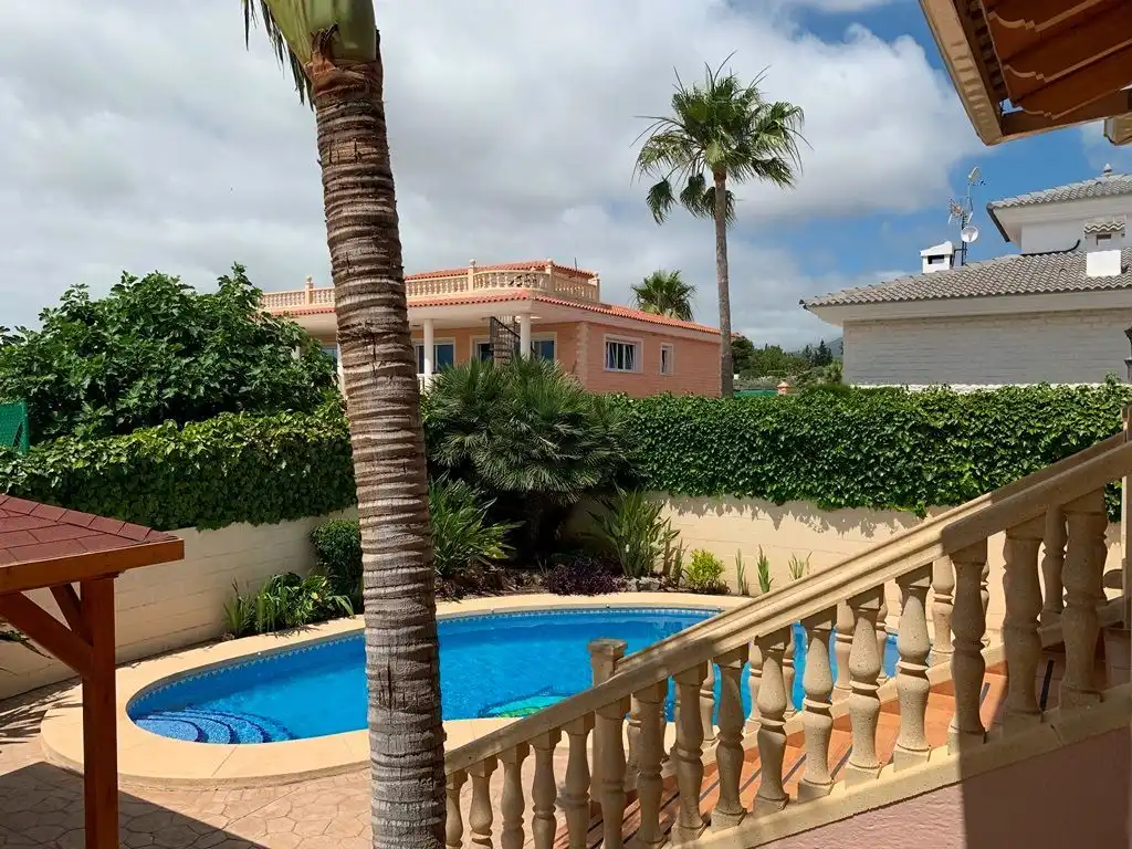 Vista exterior de Casa o chalet en venta en L'Alfàs del Pi con Aire acondicionado, Calefacción y Jardín privado
