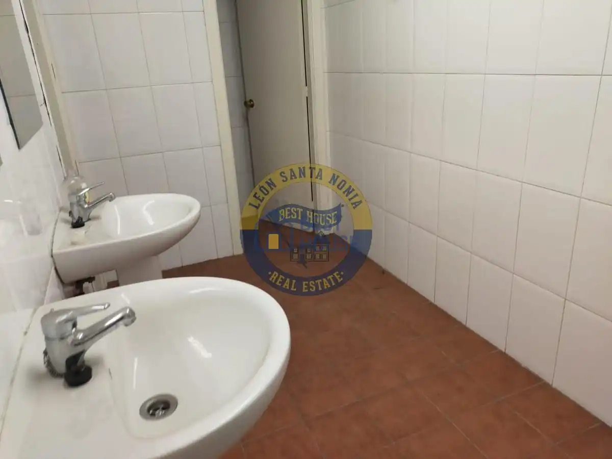 Business premises for sale in Trobajo del Camino, imagen 15
