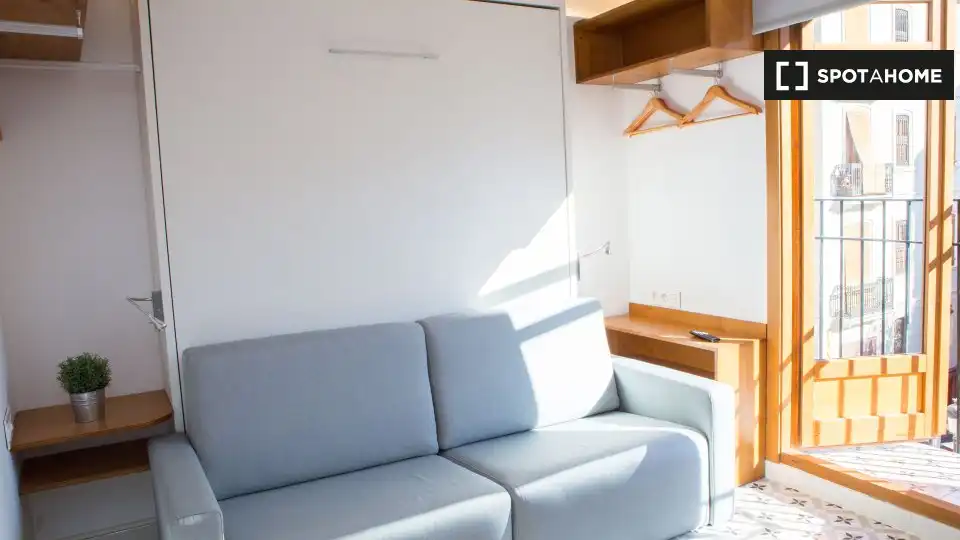 Flat with terrace to rent in Ciutat Vella, imagen 6