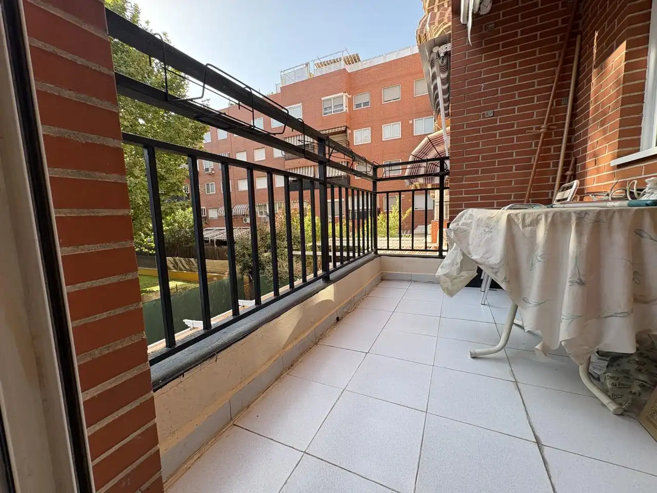 Wohnung zur Miete in Calle Ramón María del Valle Inclán, Espartales