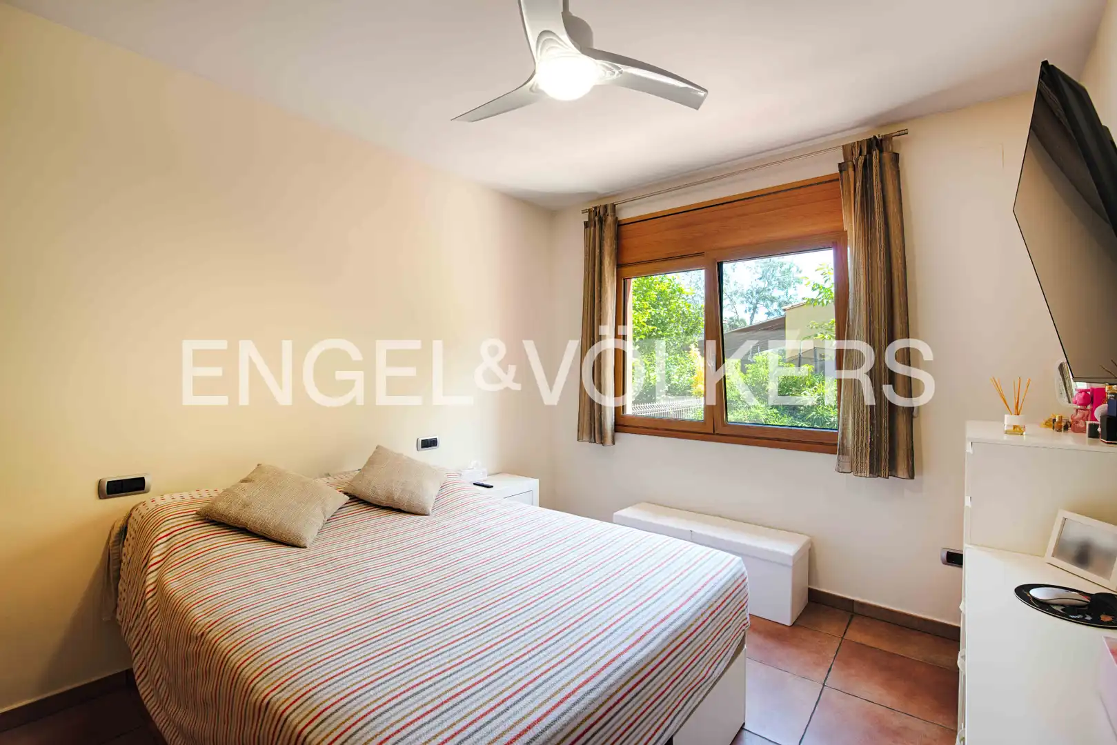 Habitación de Casa o chalet en venta en Navata con Aire acondicionado, Calefacción y Jardín privado