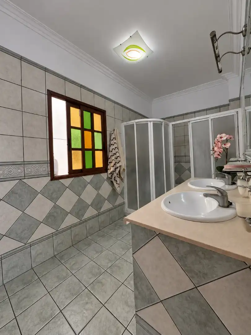 Baño de Piso en venta en Granadilla de Abona con Aire acondicionado y Balcón