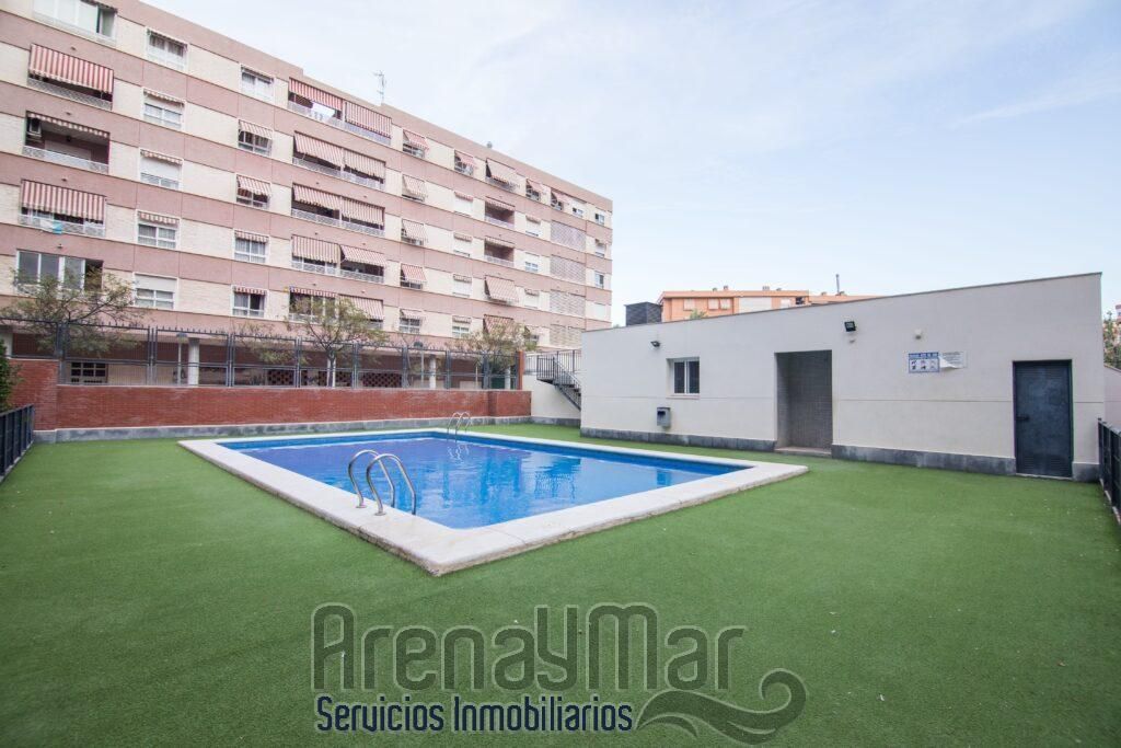 Piscina de Pis en venda en Alicante / Alacant amb Aire condicionat, Calefacció i Traster