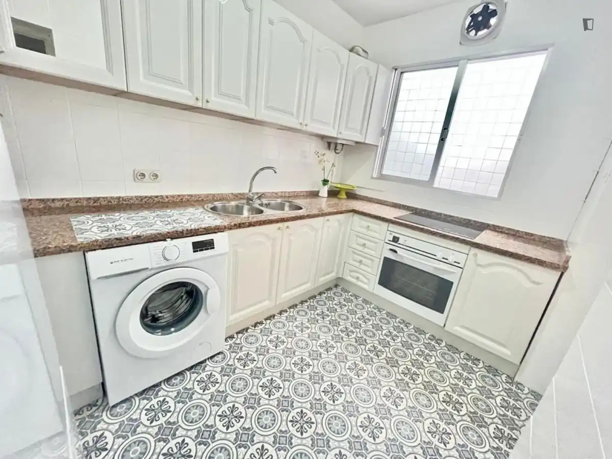 Kitchen of Houses for share in Santiponce  with Furnished, Oven and Washing machine