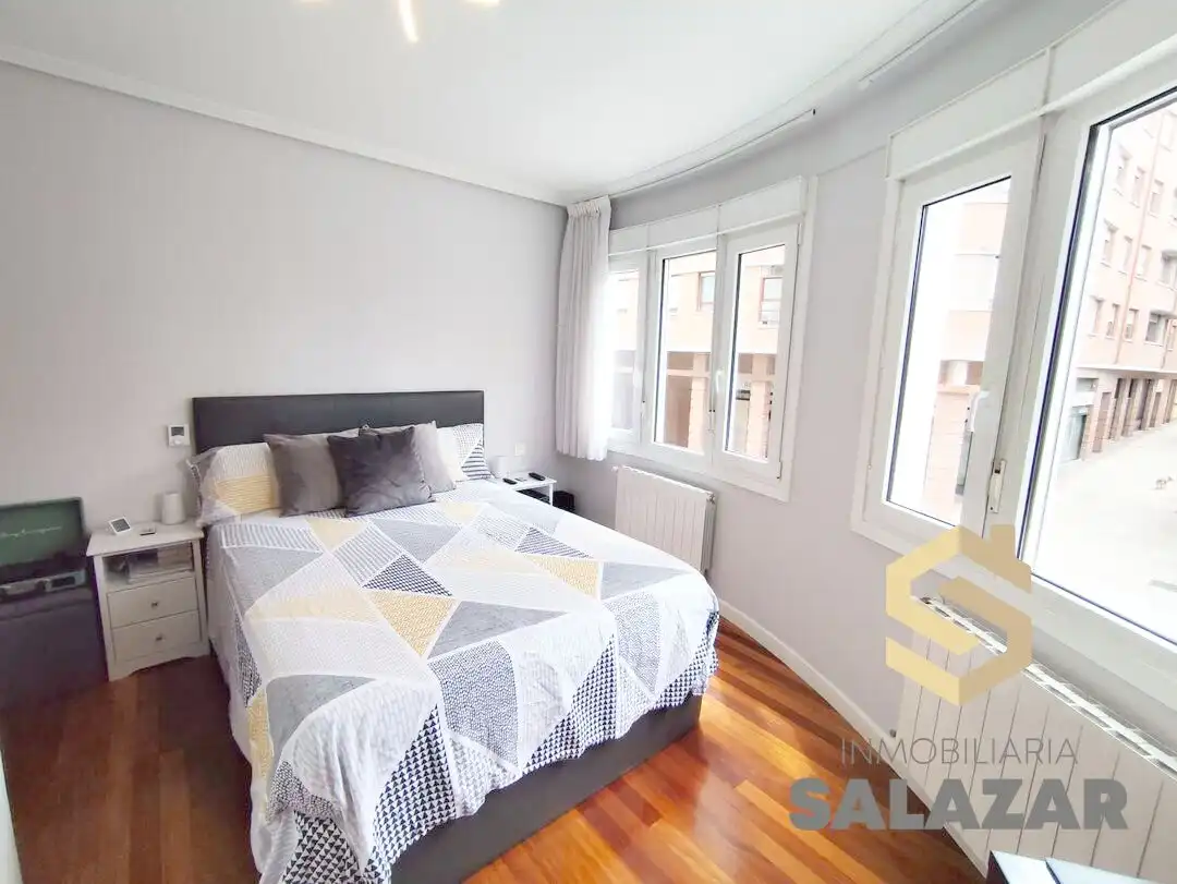Bedroom of Flat for sale in Bilbao   with Heating, Storage room and Balcony
