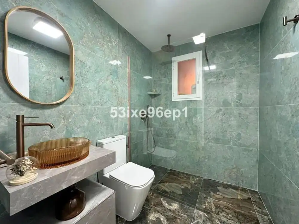 Baño de Planta baja de alquiler en Marbella con Aire acondicionado, Terraza y Piscina