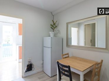 Appartamento con balcone in affitto a Eixample