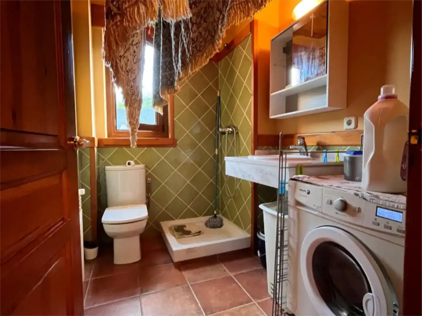 Baño de Piso de alquiler en Naut Aran con Parquet, Trastero y Amueblado