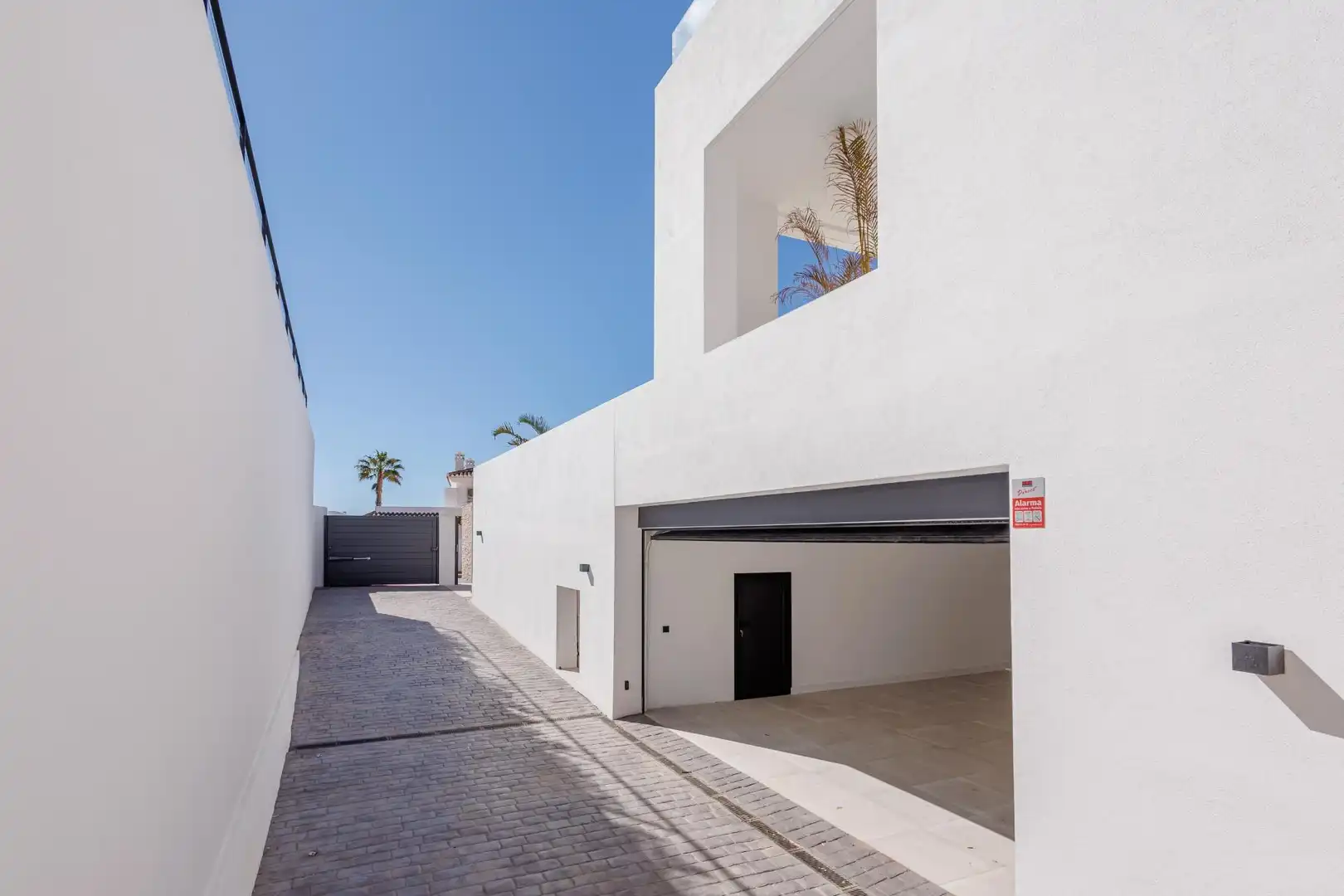 Vista exterior de Casa o xalet en venda en Mijas amb Aire condicionat, Calefacció i Jardí privat