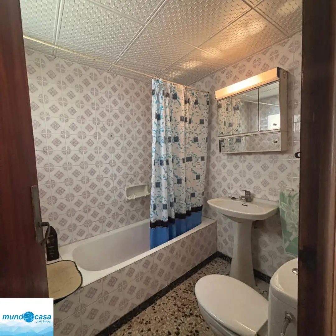 Badezimmer von Country house zum Verkauf in Escatrón mit Privatgarten und Terrasse