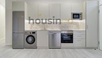 Kitchen of Flat to rent in  Madrid Capital  with Air Conditioner, Heating and Oven