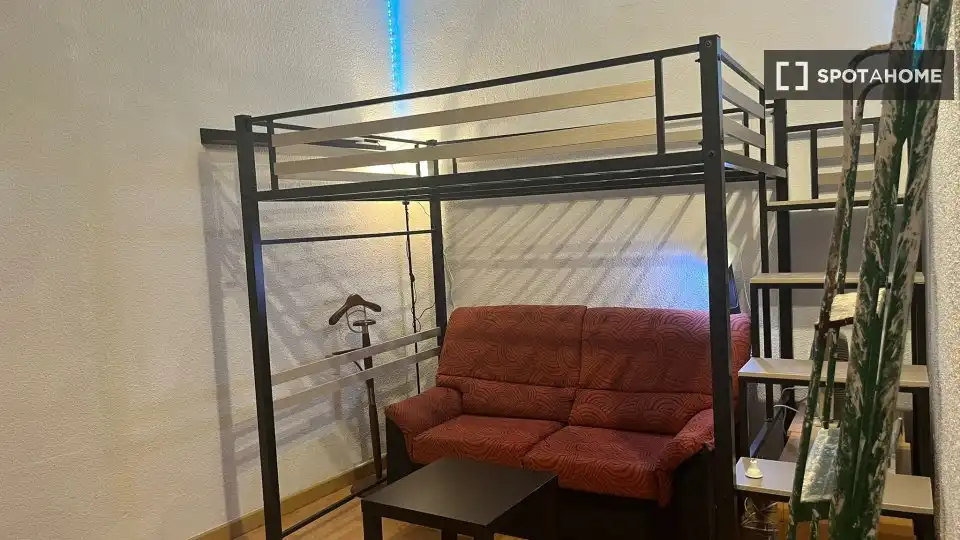 Bedroom of Flat for share in Córdoba  with Air Conditioner, Heating and Terrace
