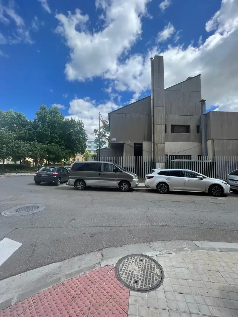 Aparcament de Local en venda en Zaragoza amb Aire condicionat i Moblat