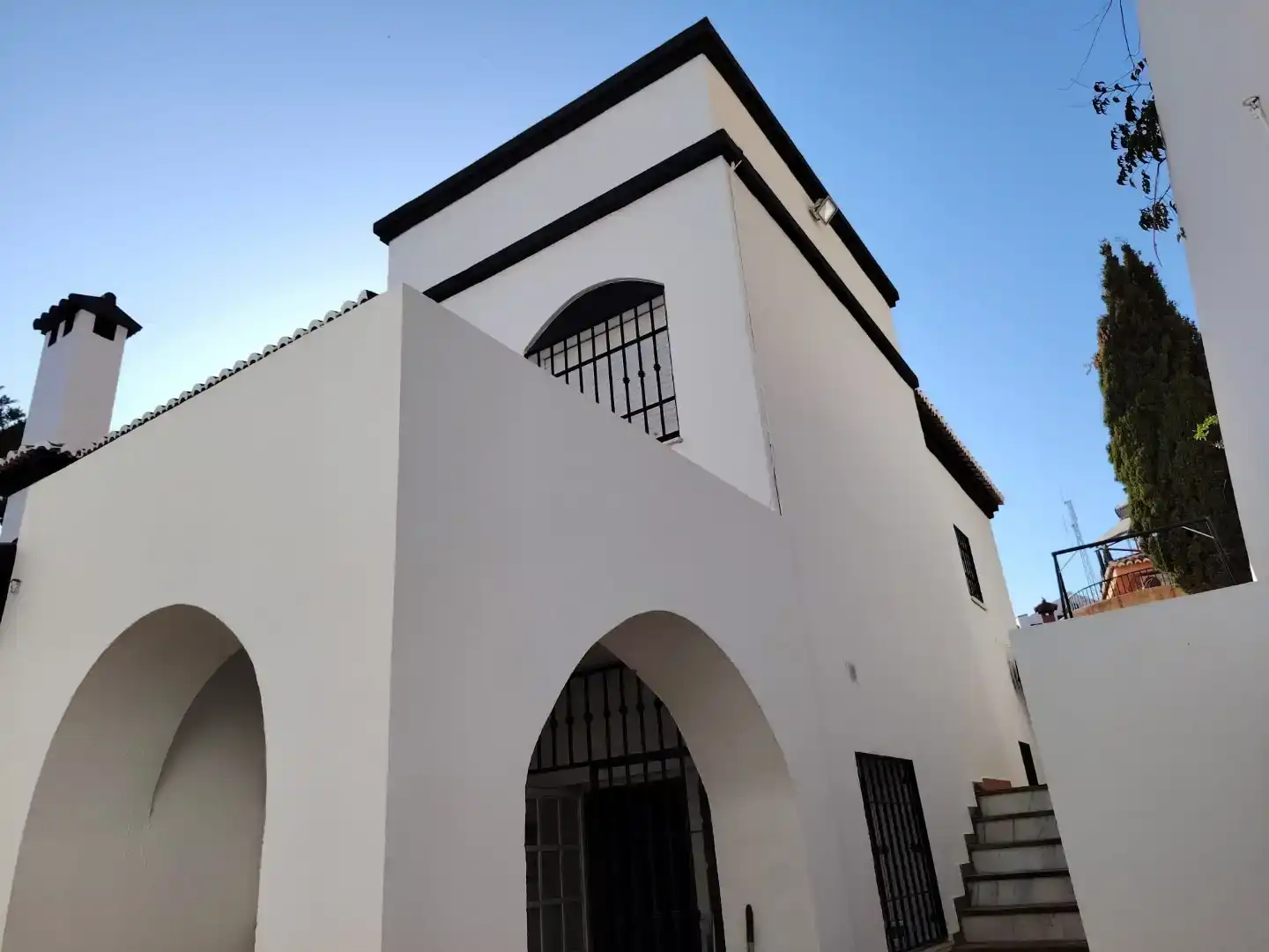 Vista exterior de Casa o xalet en venda en Motril amb Aire condicionat i Balcó