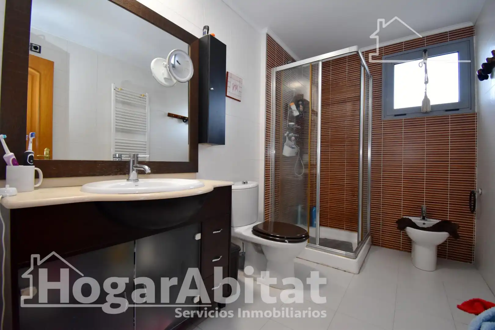 Baño de Casa adosada en venta en Almazora / Almassora con Aire acondicionado, Calefacción y Terraza