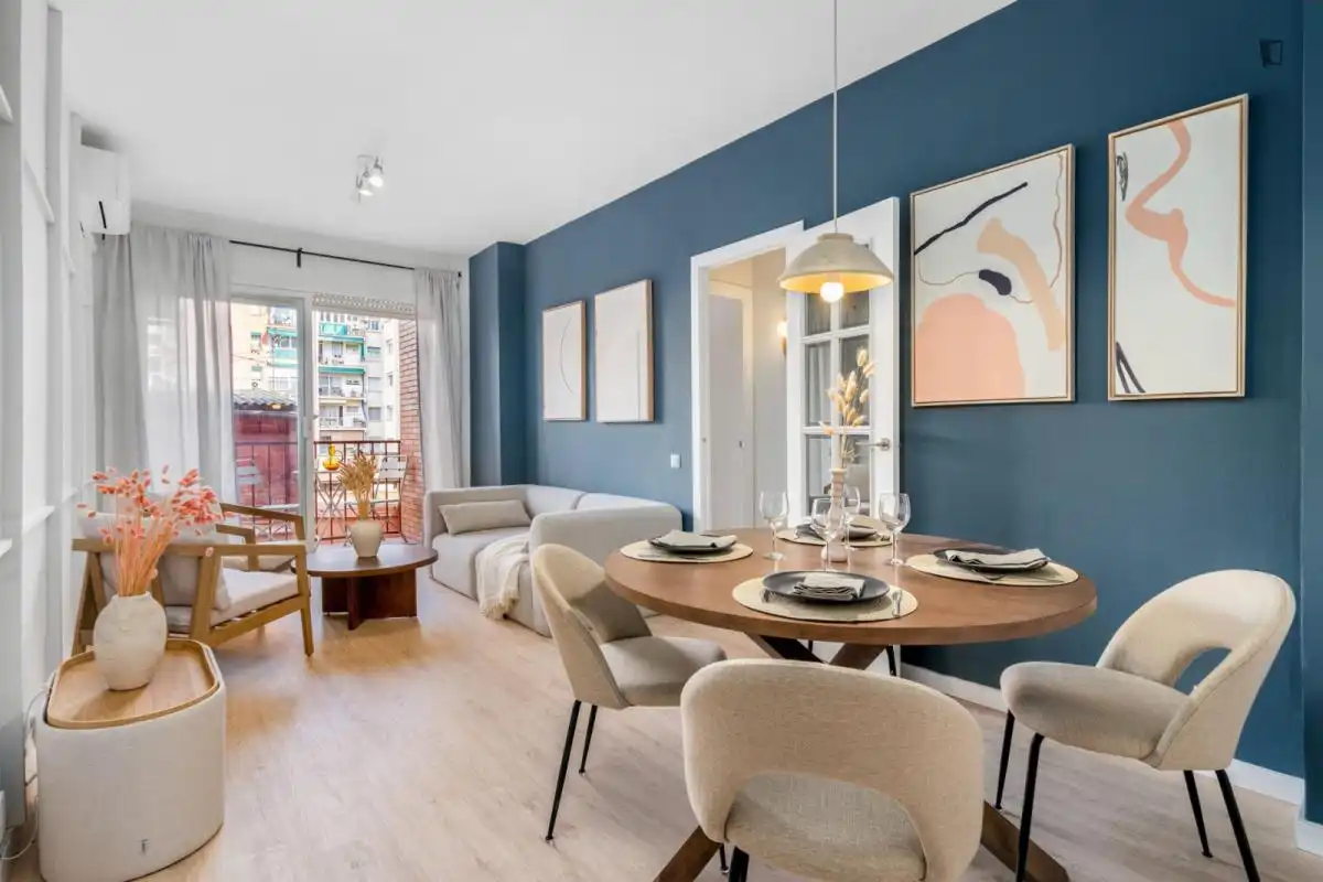 Comedor de Apartamento para compartir en Barcelona con Aire acondicionado, Calefacción y Amueblado
