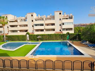 Pis amb piscina en venda a Calle Castillo de Ricote 10