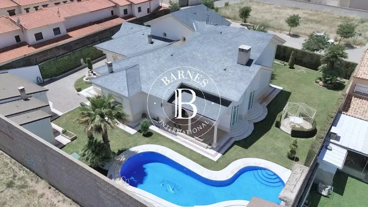 Vista exterior de Piso en venta en Quintanar de la Orden con Aire acondicionado, Calefacción y Jardín privado