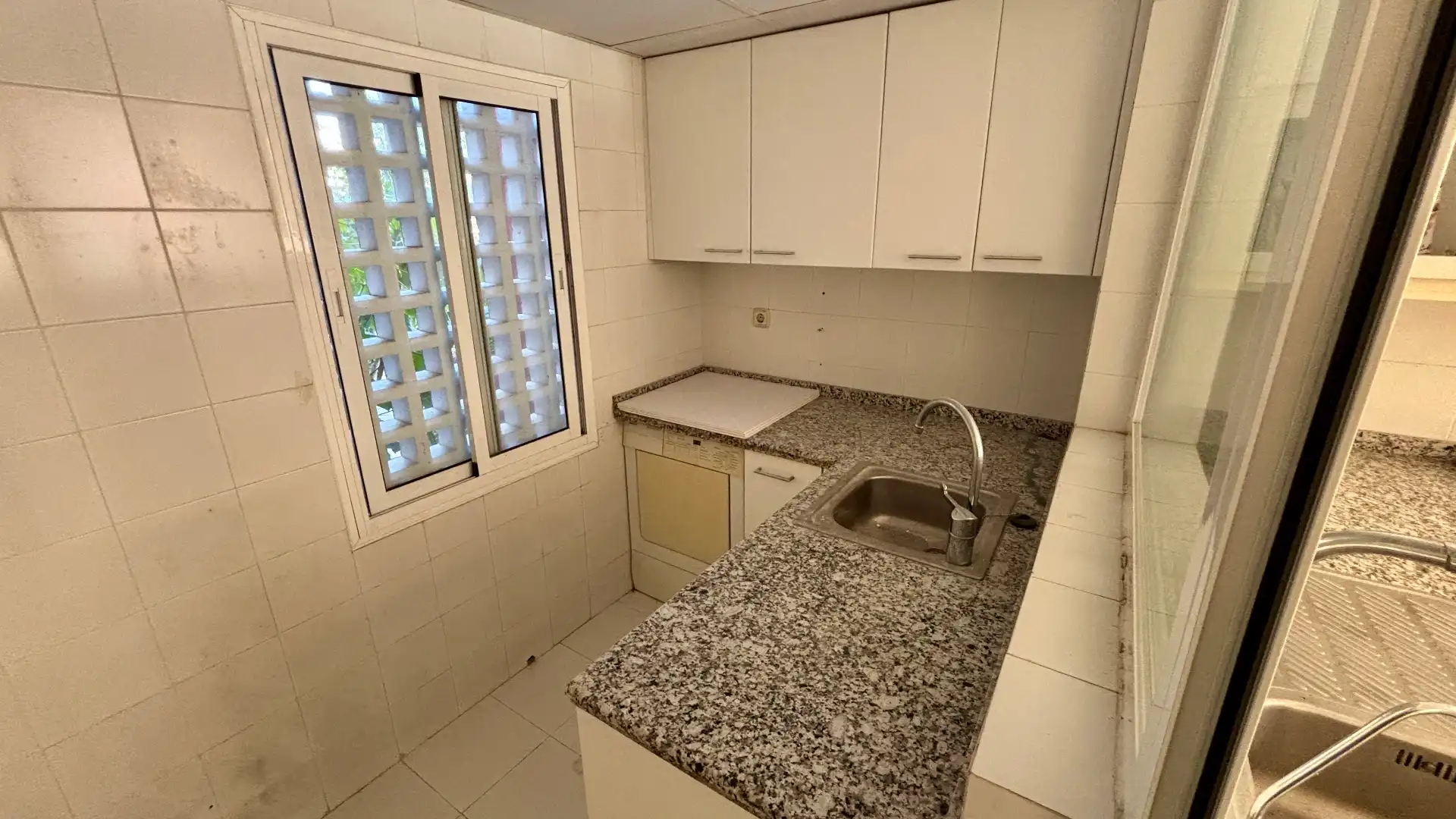 Piso en venta en Urbanizacion Menara Beach, 8, Guadalmansa