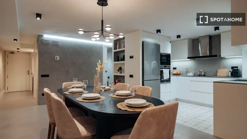 Comedor de Piso de alquiler en Barcelona con Aire acondicionado, Calefacción y Amueblado