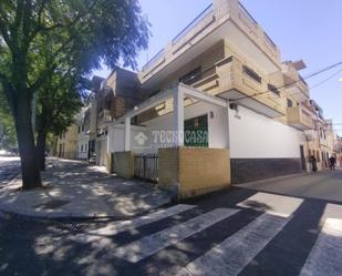 Vista exterior de Casa adosada en venda en  Sevilla Capital amb Terrassa i Traster