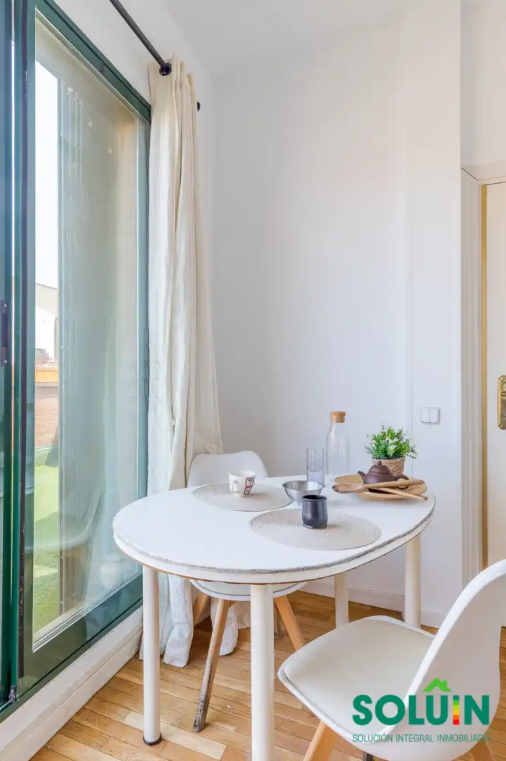 Esszimmer von Dachboden zur Miete in Madrid mit Klimaanlage, Heizung und Parkett