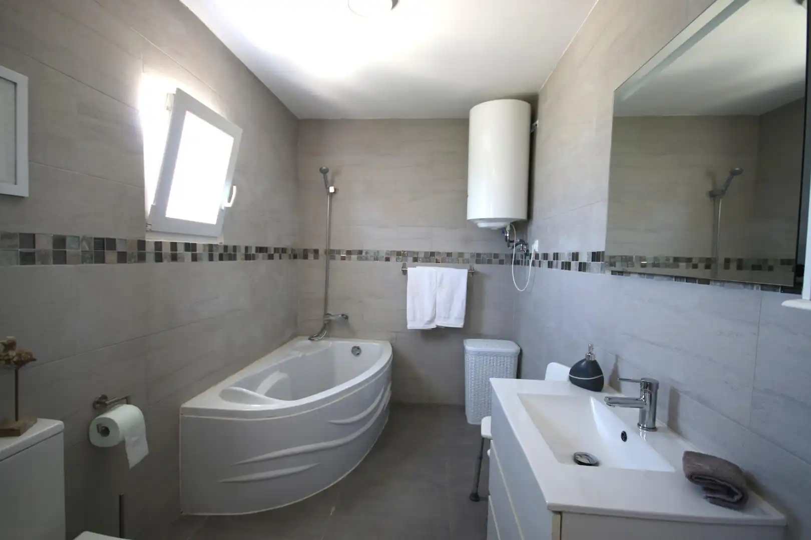 Bany de Casa o xalet en venda en Ayamonte amb Aire condicionat, Piscina i Jacuzzi