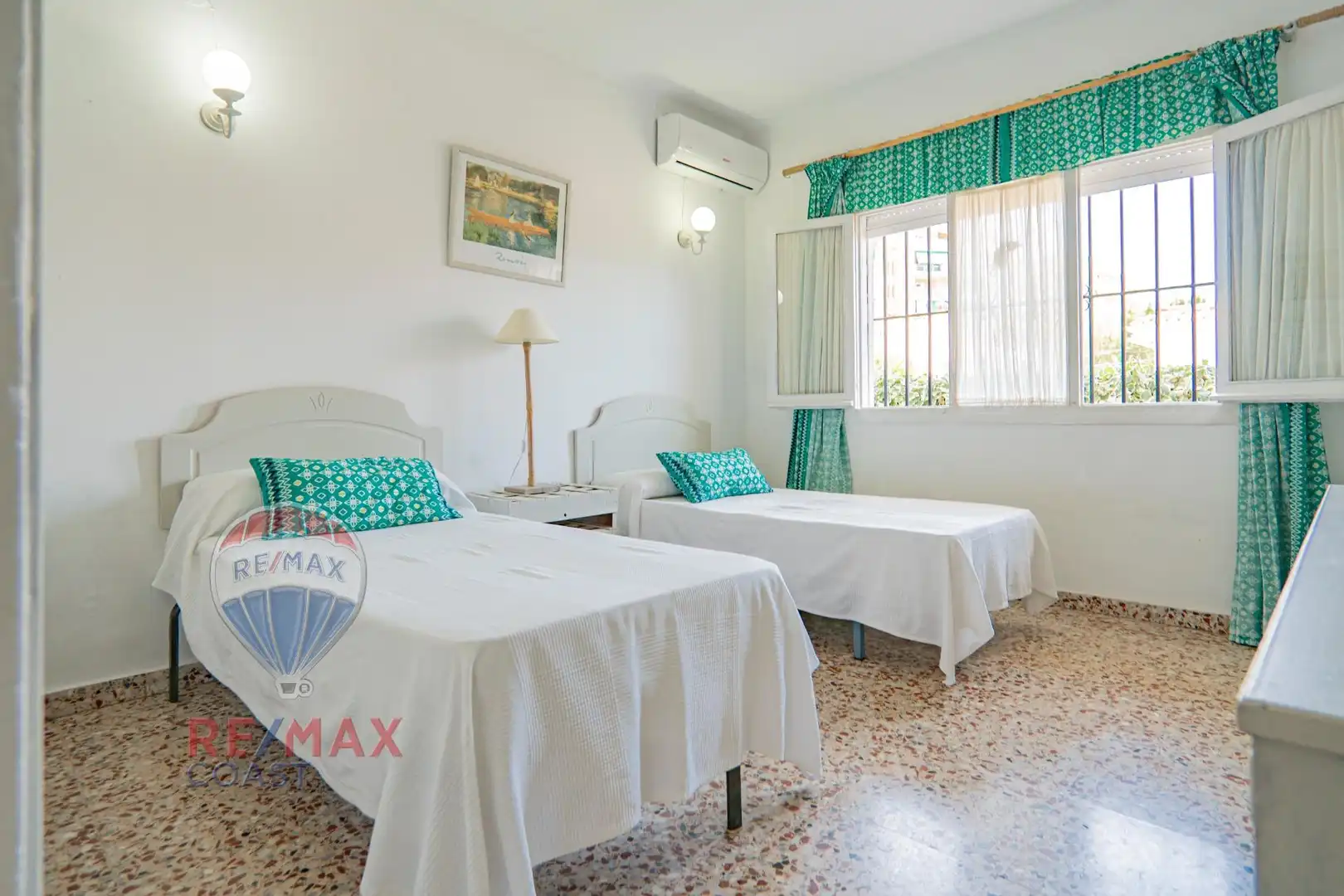 Habitación de Casa adosada en venta en Málaga con Aire acondicionado, Jardín privado y Terraza