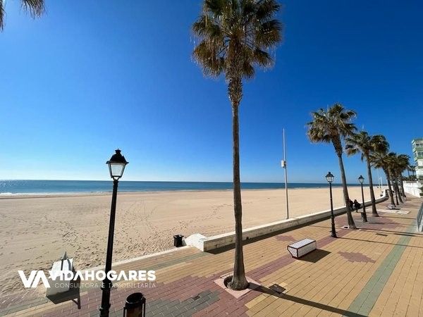 Vista exterior de Àtic en venda en Rota amb Piscina