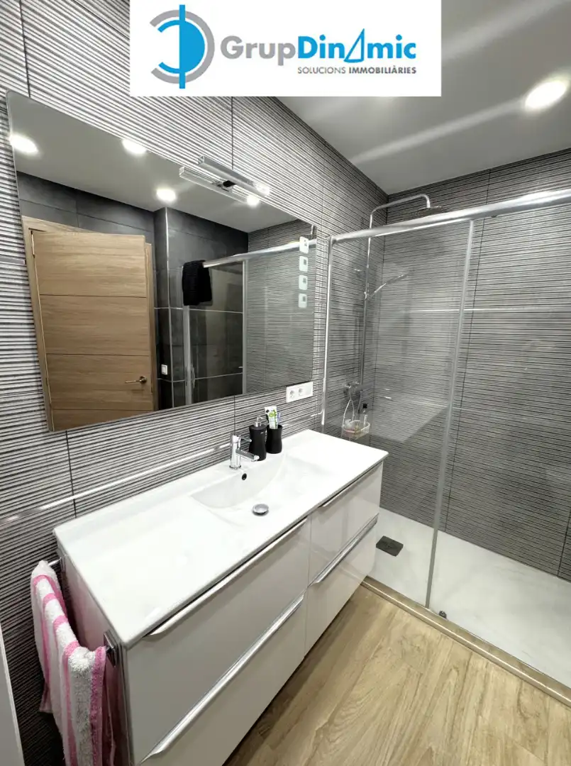 Bathroom of Flat for sale in Palamós  with Air Conditioner, Heating and Parquet flooring