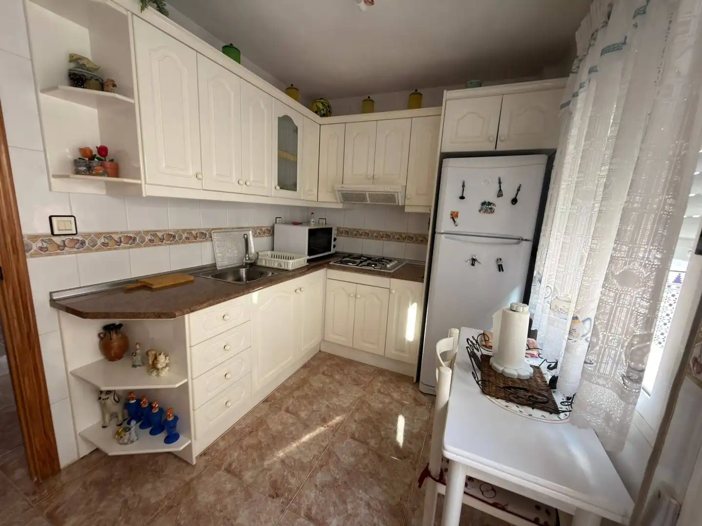 Cuina de Casa o xalet en venda en San Pedro del Pinatar amb Terrassa i Moblat