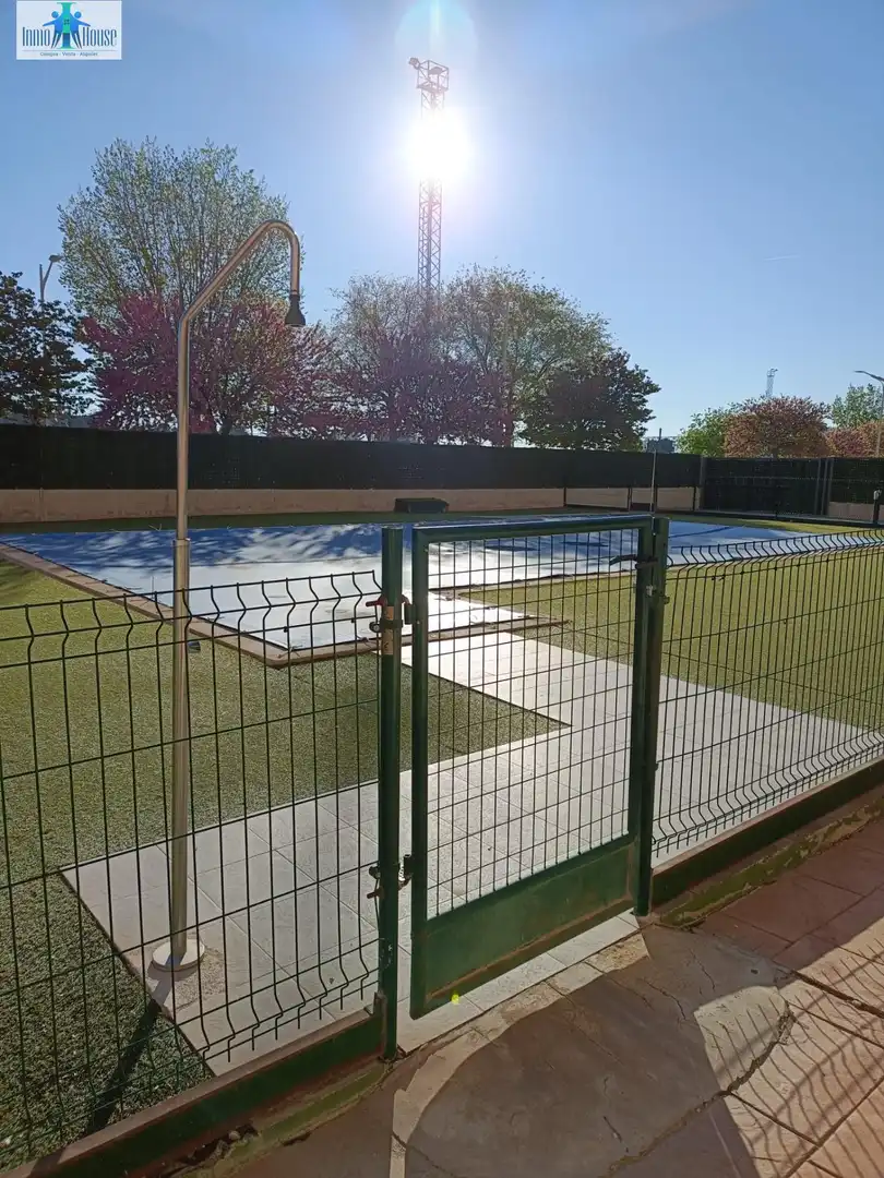 Swimming pool of Flat for sale in Albacete  with Air Conditioner, Heating and Storage room