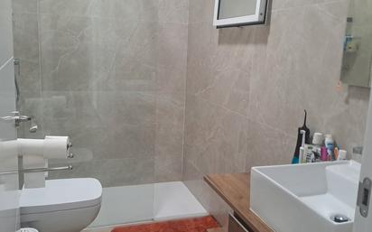 Bathroom of Flat for sale in Dos Hermanas  with Air Conditioner, Terrace and Storage room