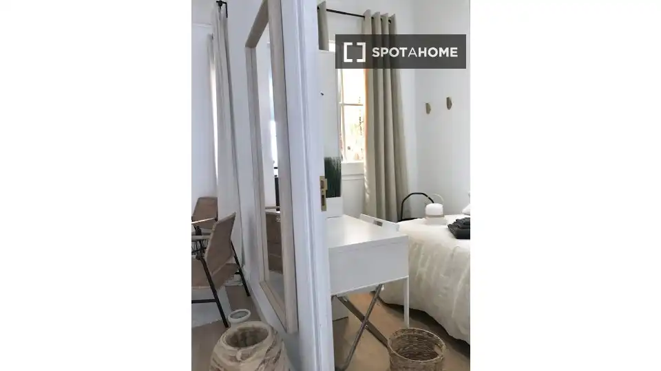 Bedroom of Flat for share in L'Hospitalet de Llobregat  with Air Conditioner, Heating and Terrace