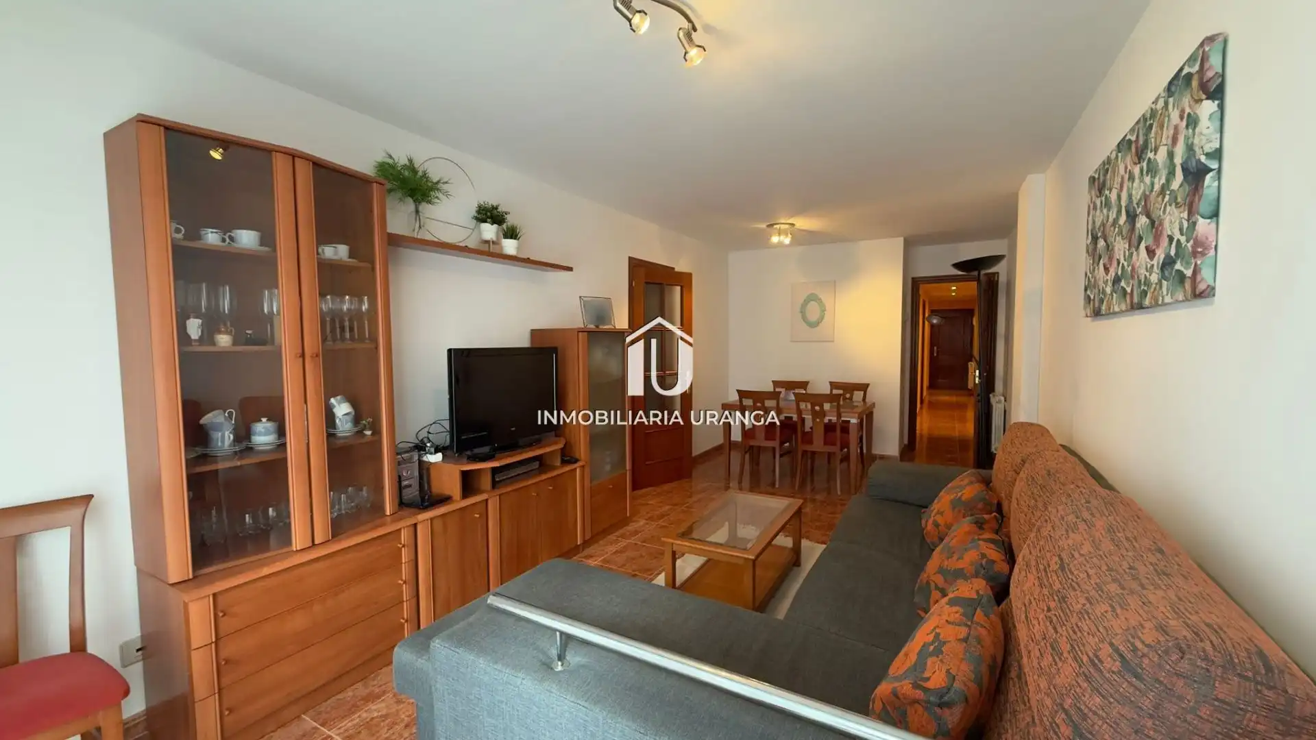 Sala de estar de Piso en venta en Laredo con Calefacción, Terraza y Amueblado