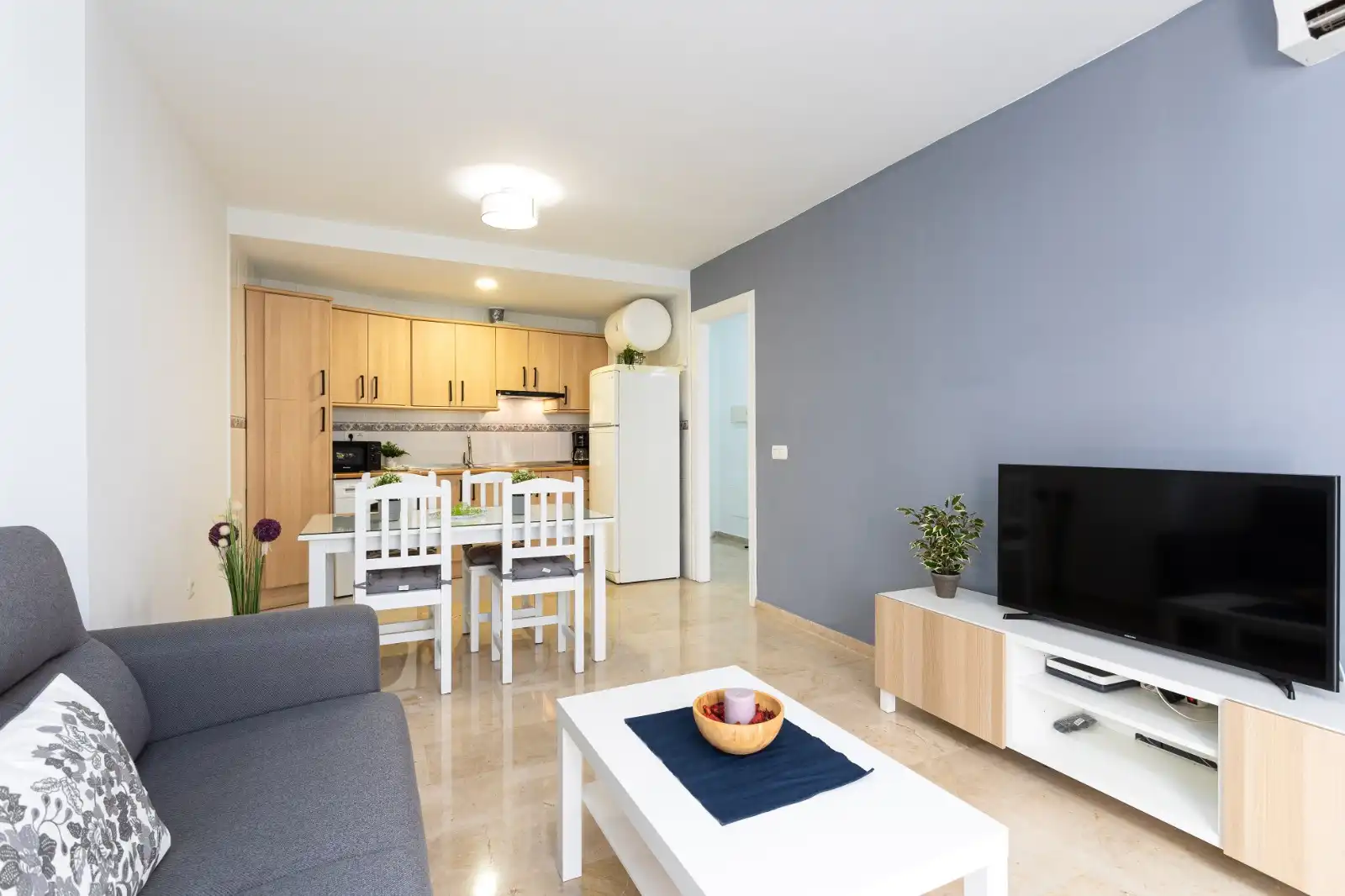 Sala d'estar de Pis de lloguer en Málaga amb Aire condicionat i Moblat