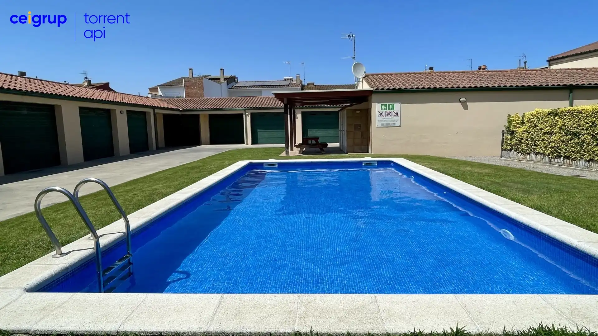 Schwimmbecken von Einfamilien-Reihenhaus zum Verkauf in Pals mit Klimaanlage, Terrasse und Schwimmbad