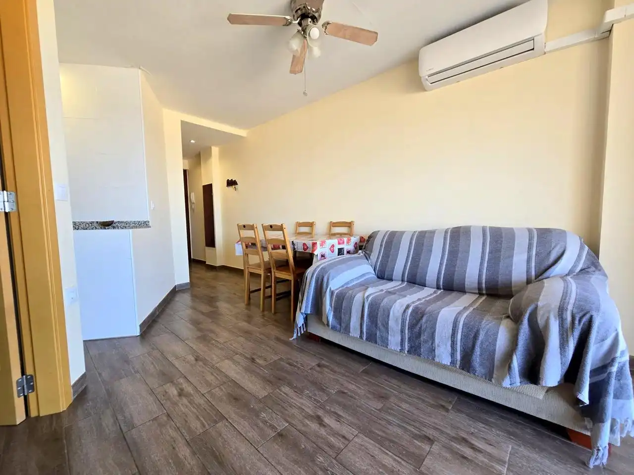 Sala d'estar de Apartament en venda en Gandia amb Aire condicionat, Terrassa i Moblat