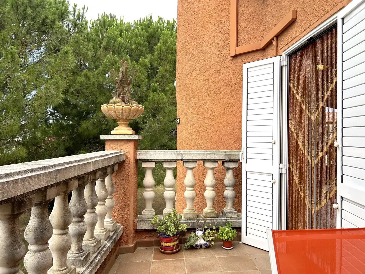 Terrasse von Wohnung zum Verkauf in Torroella de Fluvià mit Klimaanlage, Privatgarten und Terrasse