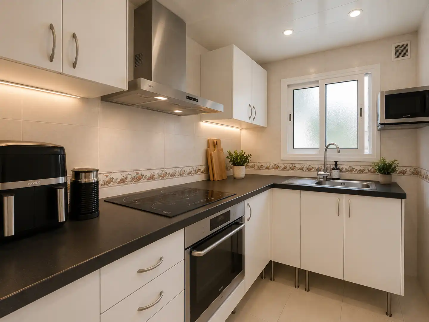 Cocina de Piso en venta en Santa Coloma de Gramenet con Calefacción, Amueblado y Horno