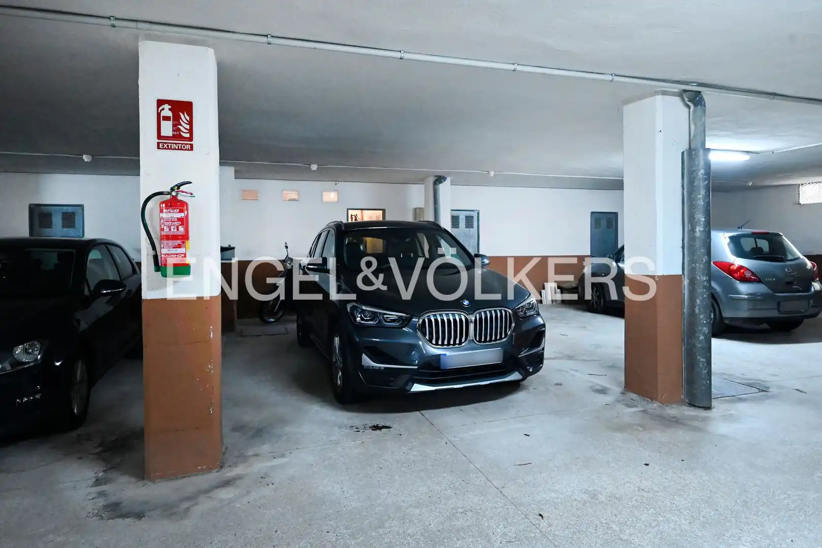 Parkplatz von Wohnung zum Verkauf in Santander mit Heizung, Privatgarten und Abstellraum