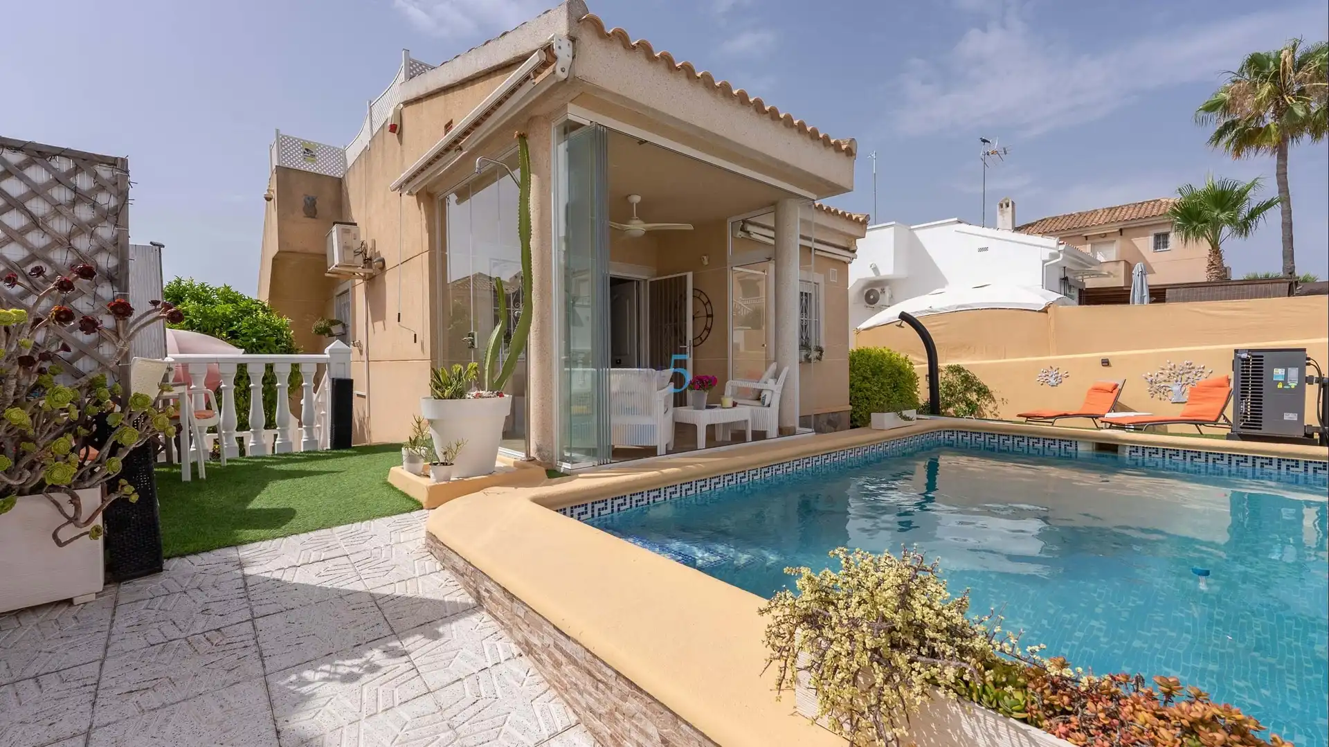 Casa con piscina en venta en El Pinar de Campoverde