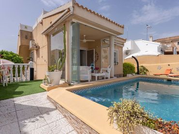 Haus mit Pool zum Verkauf in El Pinar de Campoverde