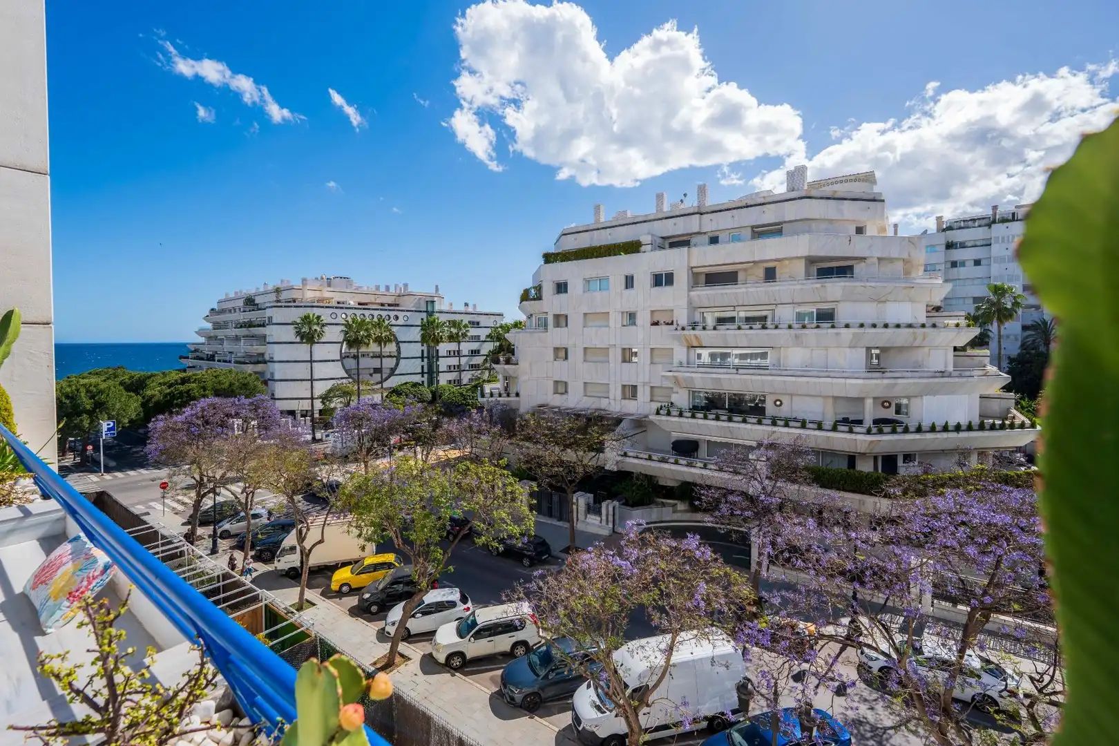 Vista exterior de Àtic en venda en Marbella amb Aire condicionat, Terrassa i Piscina