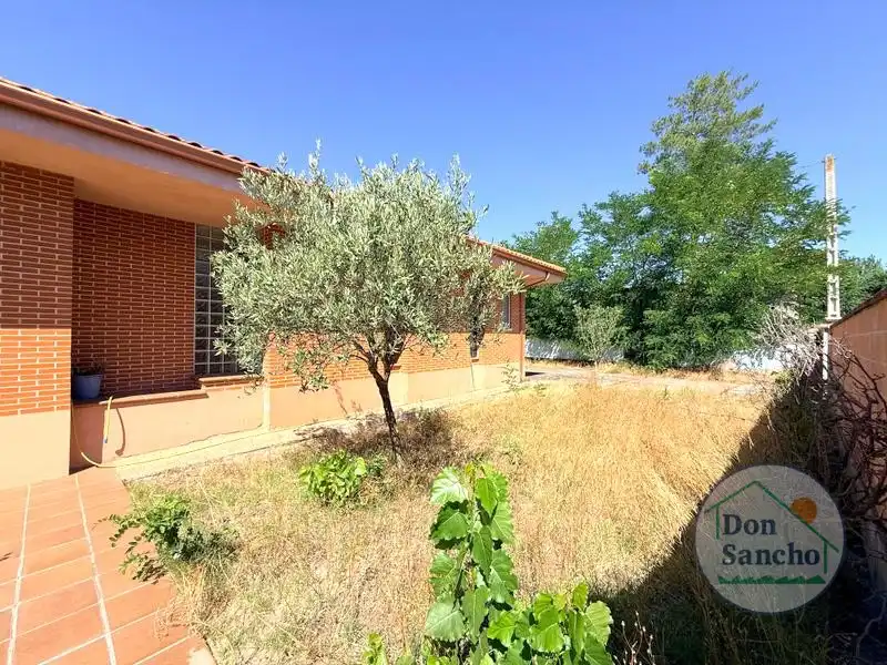 Casa o xalet en venda en Viana de Cega amb Calefacció, Terrassa i Traster