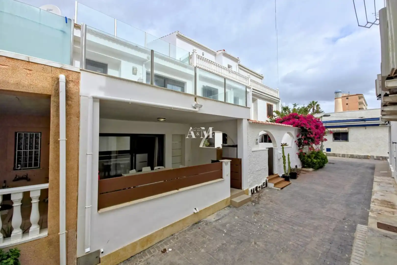 Vista exterior de Casa o xalet de lloguer en Pilar de la Horadada amb Terrassa i Rentadora