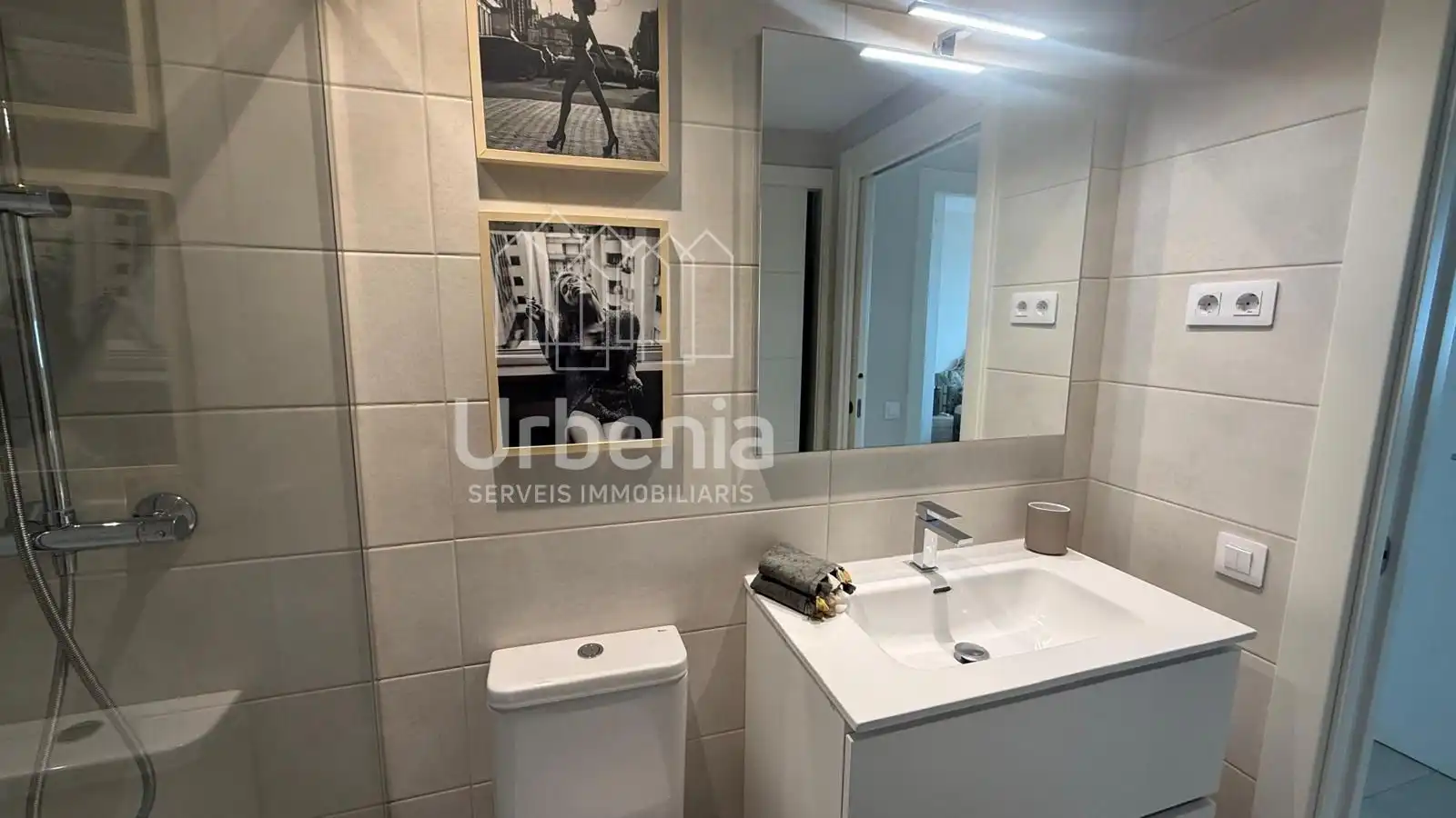 Baño de Piso de alquiler en Mataró con Aire acondicionado, Calefacción y Terraza