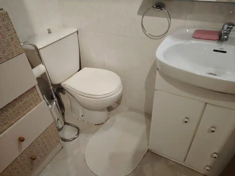 Bany de Pis en venda en Linares amb Calefacció i Balcó
