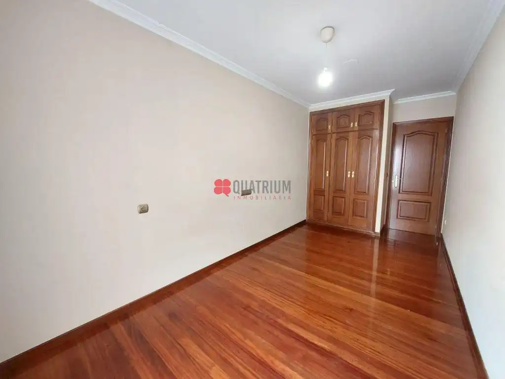 Schlafzimmer von Wohnung zur Miete in Castiñeiriño - Cruceiro de Sar